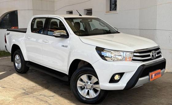 TOYOTA HILUX 2.8 SRV 4X4 CD 16V DIESEL 4P AUTOMÁTICO TOYOTA HILUX 2.8 SRV 4X4 CD 16V DIESEL 4P AUTOMÁTICO